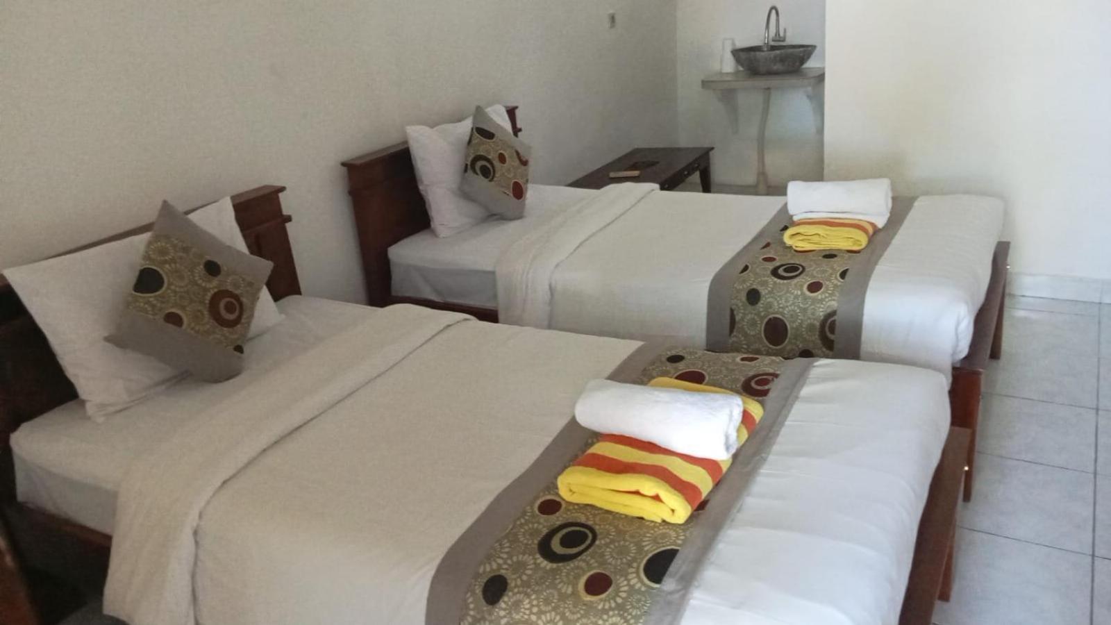 Reynold Artha Guest House Nusa Lembongan  Exterior photo