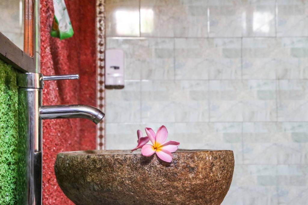 Reynold Artha Guest House Nusa Lembongan  Exterior photo